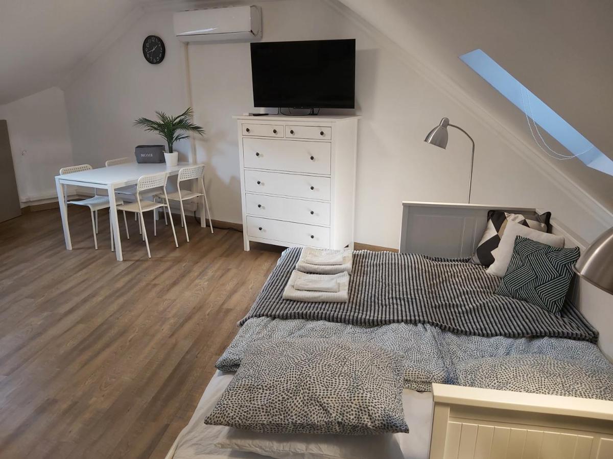 Kedves Apartman Pécs Exteriör bild