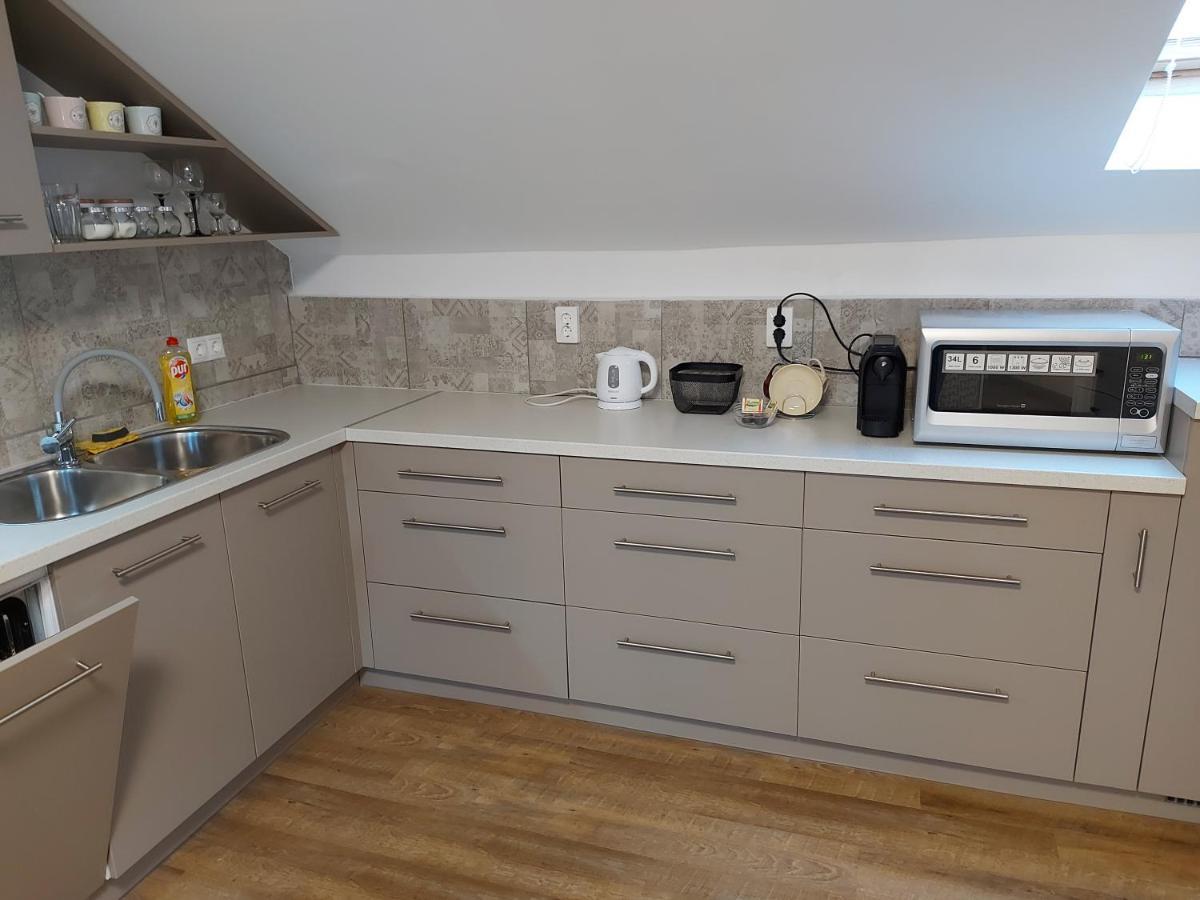 Kedves Apartman Pécs Exteriör bild